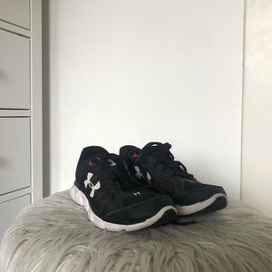 WOMENS RUNNERS UNDER ARMOUR